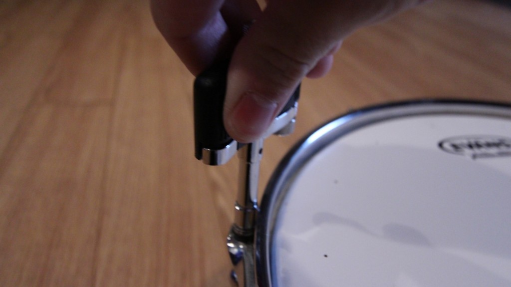tuning snare drum